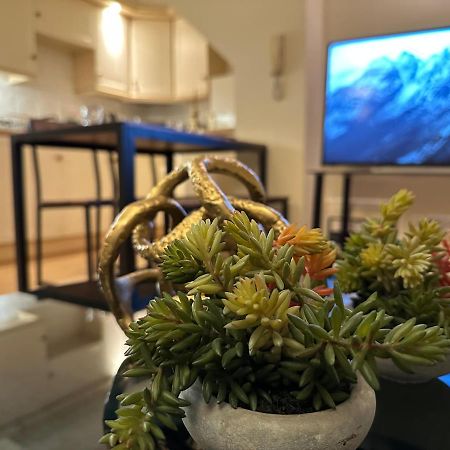 The Wimbledon Haven - Free Parking Appartement Londen Buitenkant foto