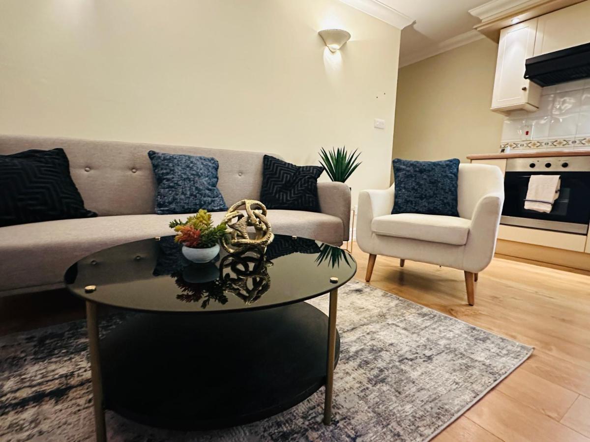 The Wimbledon Haven - Free Parking Appartement Londen Buitenkant foto