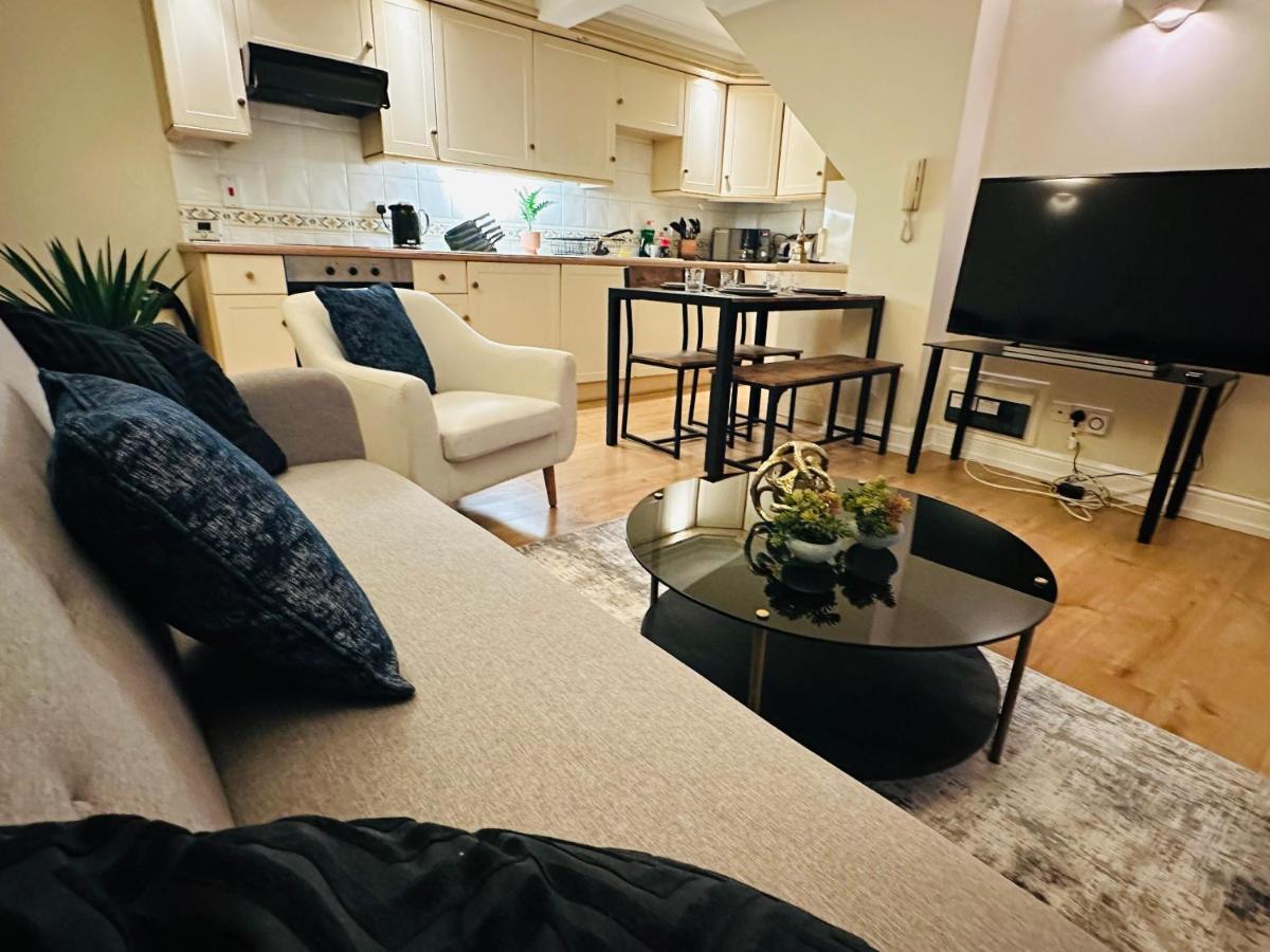 The Wimbledon Haven - Free Parking Appartement Londen Buitenkant foto