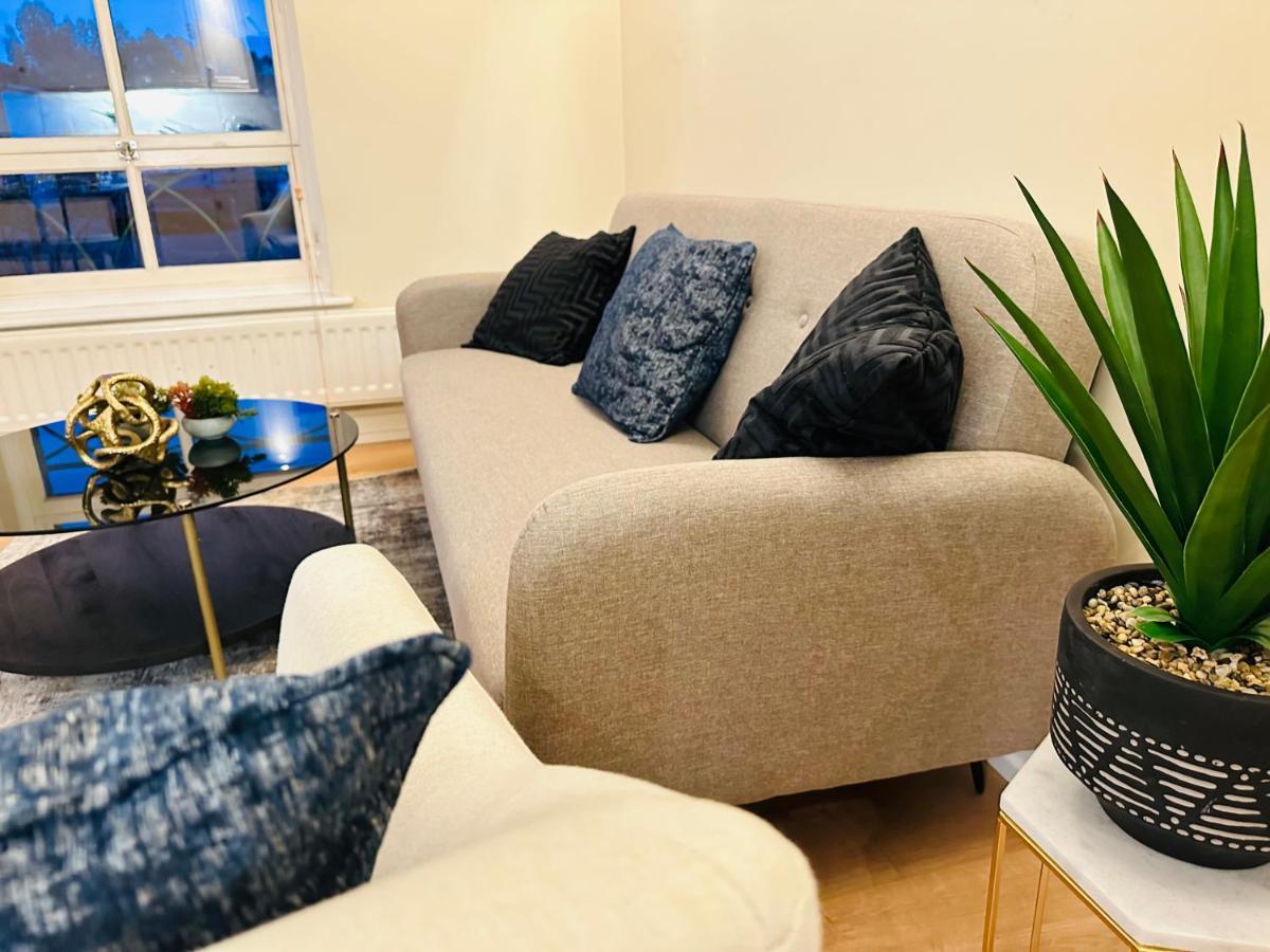 The Wimbledon Haven - Free Parking Appartement Londen Buitenkant foto
