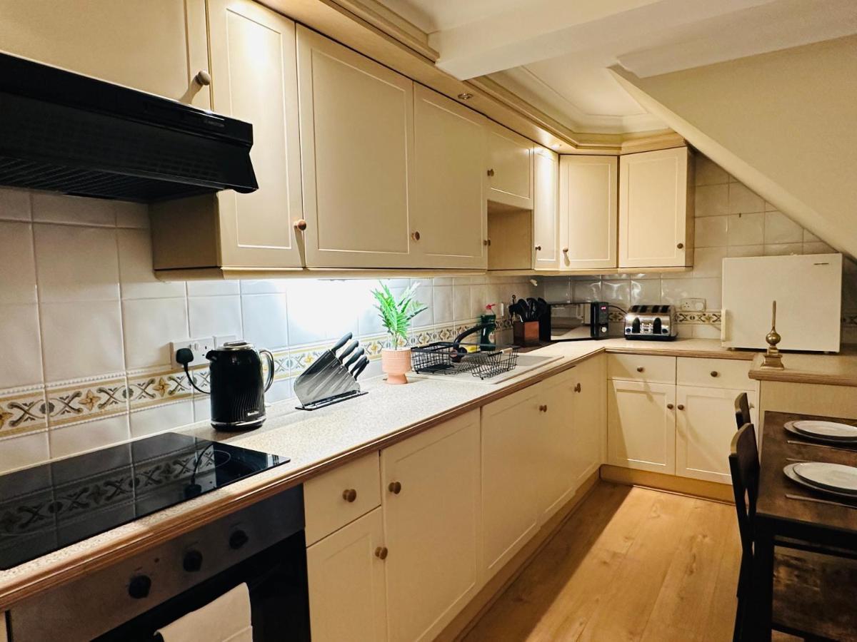 The Wimbledon Haven - Free Parking Appartement Londen Buitenkant foto