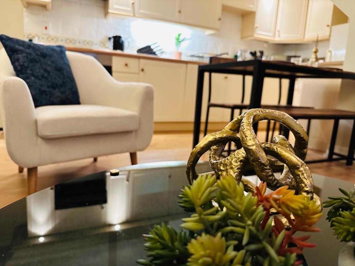 The Wimbledon Haven - Free Parking Appartement Londen Buitenkant foto