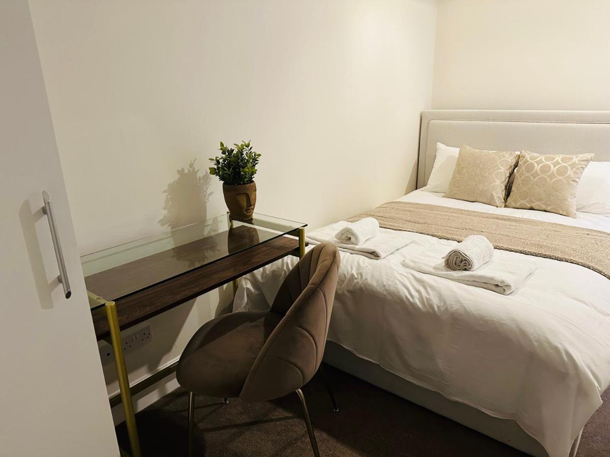 The Wimbledon Haven - Free Parking Appartement Londen Buitenkant foto