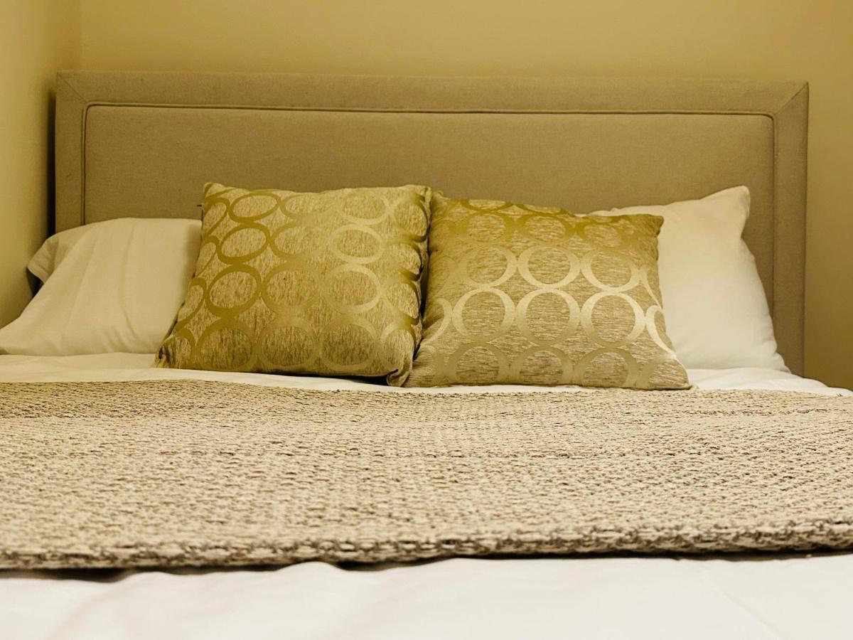 The Wimbledon Haven - Free Parking Appartement Londen Buitenkant foto