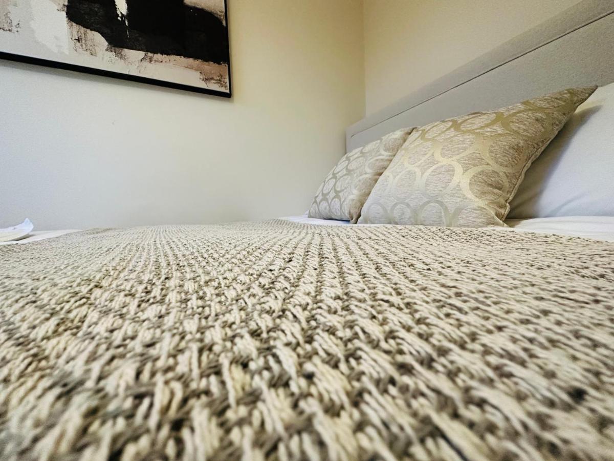 The Wimbledon Haven - Free Parking Appartement Londen Buitenkant foto