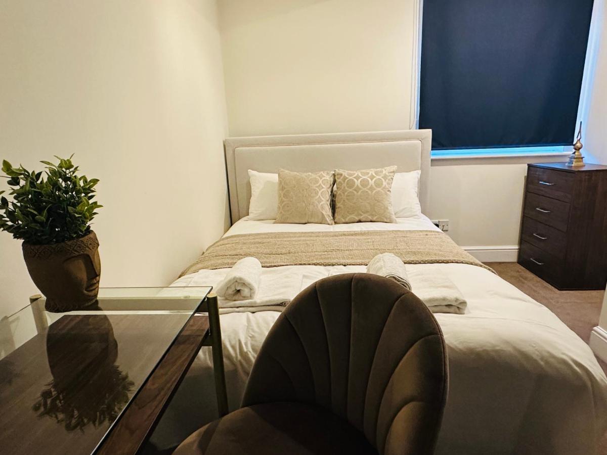The Wimbledon Haven - Free Parking Appartement Londen Buitenkant foto
