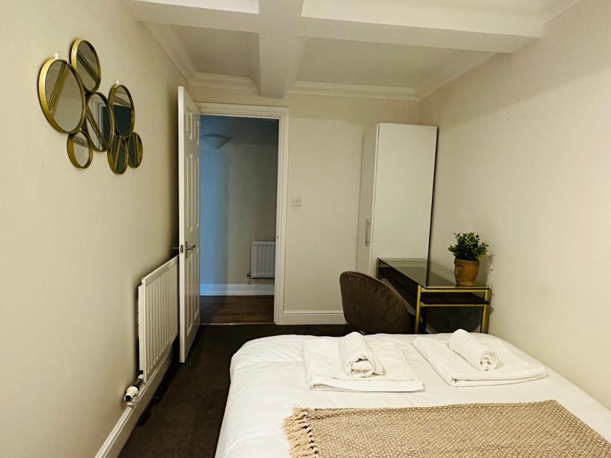 The Wimbledon Haven - Free Parking Appartement Londen Buitenkant foto